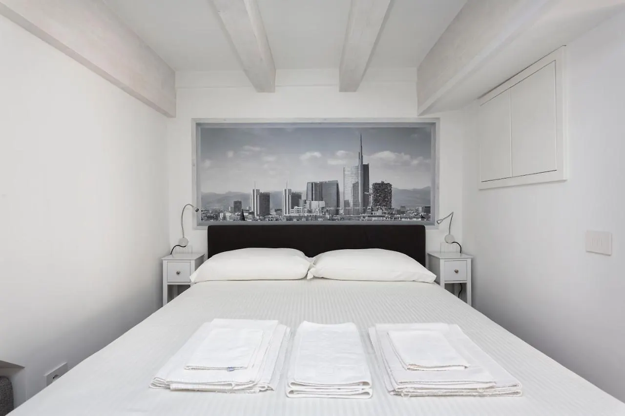 Nest For 2 In Milan Fashion District Via S Cecilia Apartment