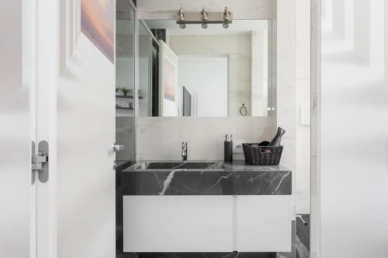 Nest For 2 In Milan Fashion District Via S Cecilia Apartment