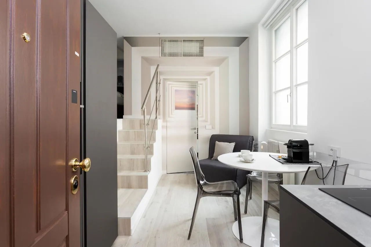 Nest For 2 In Milan Fashion District Via S Ceciliaアパートメント 0*,  イタリア